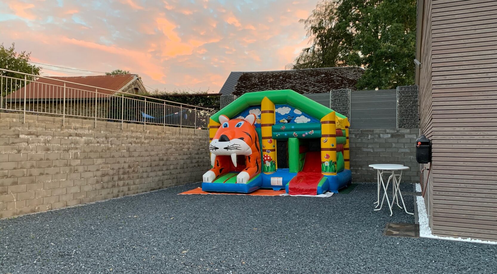 AC083A50-7802-4E6C-89F5-AA564BBCBAA4